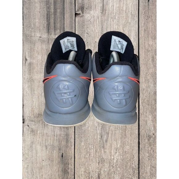 Nike Kyrie Flytrap 3 Cool Grey/Bright Crimson/White/Black BQ5620-004 Size 7Y - Picture 4 of 10